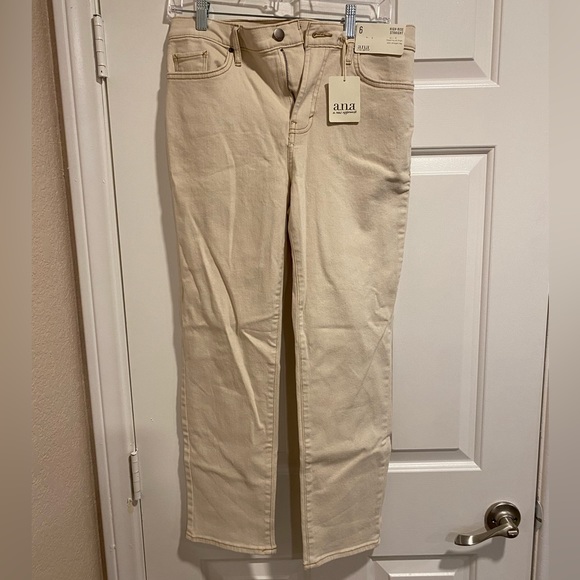 ☘️5 for $40☘️Ana Cream High Rise Straight Jeans Size 6 NWT See Photos/Descript - Picture 2 of 12